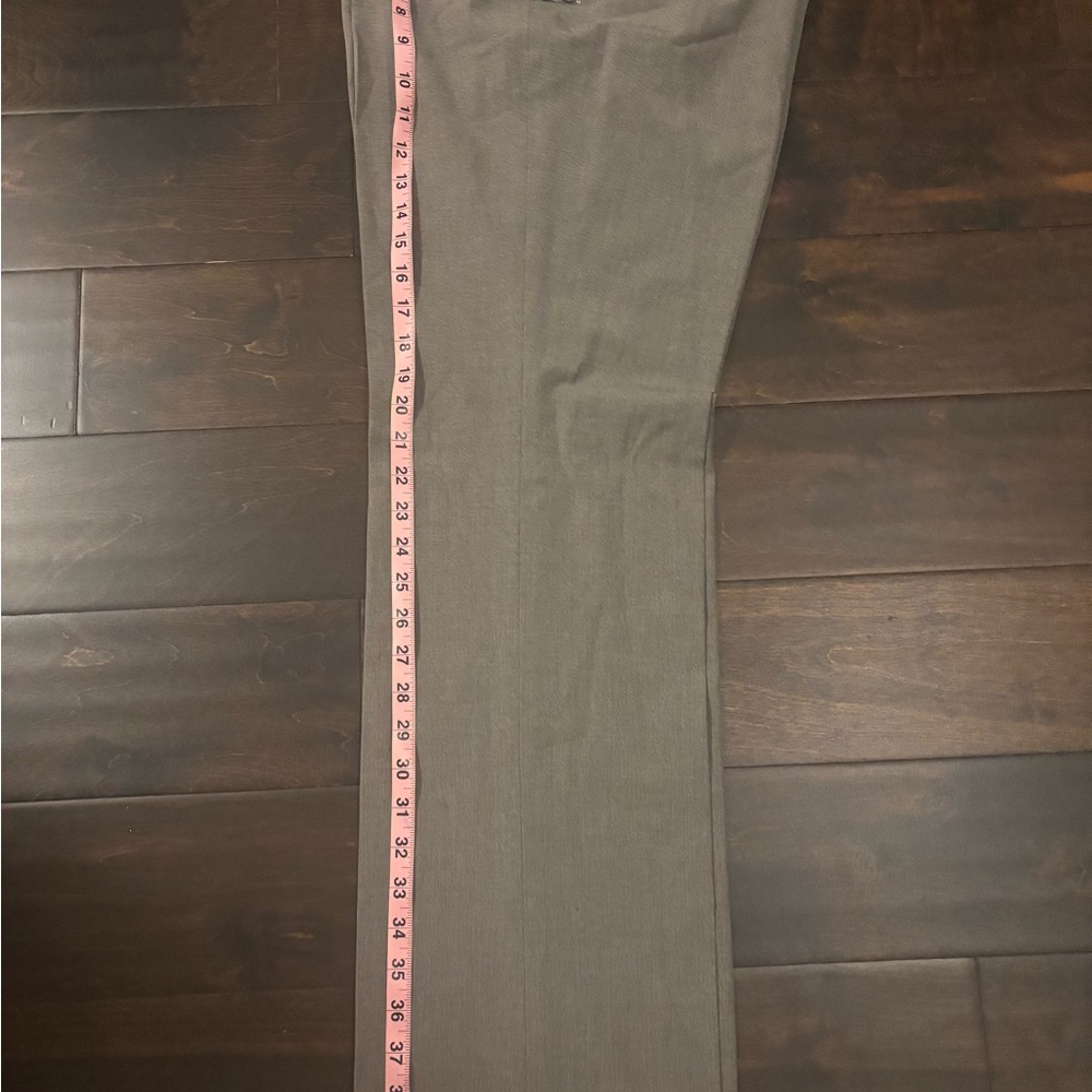 Michael Kors NWT Taupe Brown Pant Suit
Jacket: Large
Pants: 14 - Picture 4 of 7
